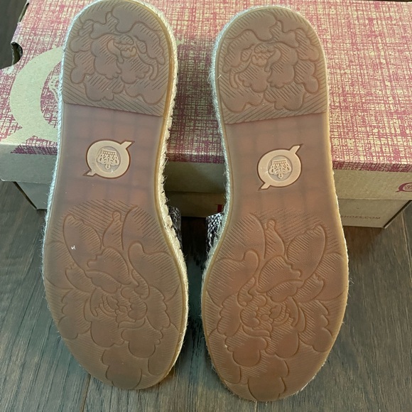 Born Sandals in Size 8.5 M - Picture 3 of 3